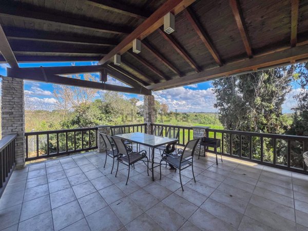 casa indipendente in vendita a Roma in zona Castel di Guido