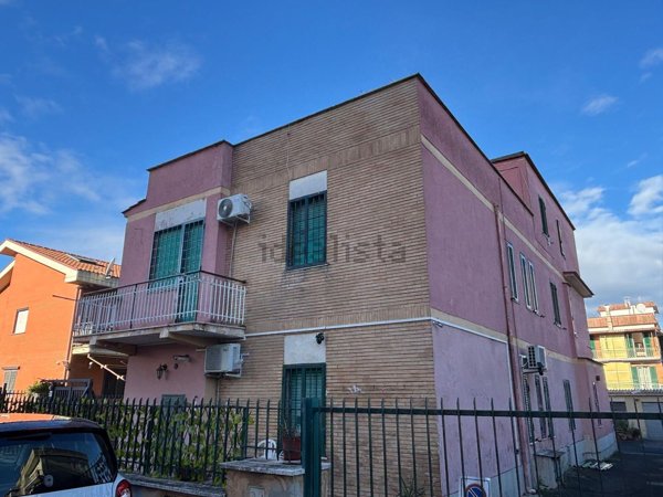 appartamento in vendita a Roma in zona Tor Bella Monaca