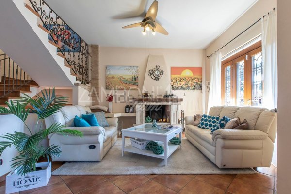 casa indipendente in vendita a Roma in zona Infernetto