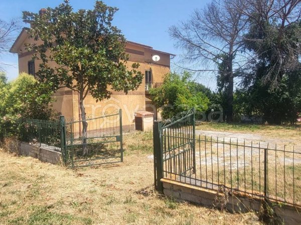 casa indipendente in vendita a Roma in zona Sette Bagni