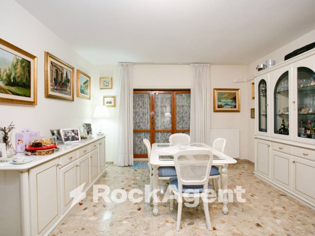 appartamento in vendita a Roma in zona Torre Gaia