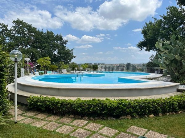 casa indipendente in vendita a Roma in zona Pantan Monastero