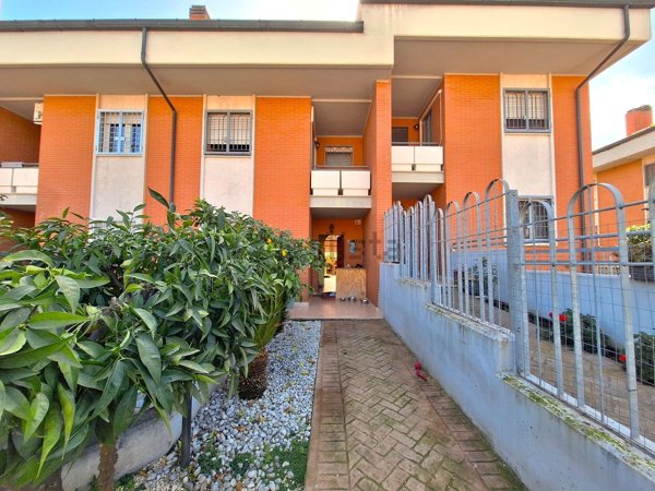casa indipendente in vendita a Roma in zona Lunghezza