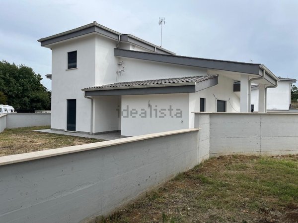 casa indipendente in vendita a Roma in zona Valle Santa