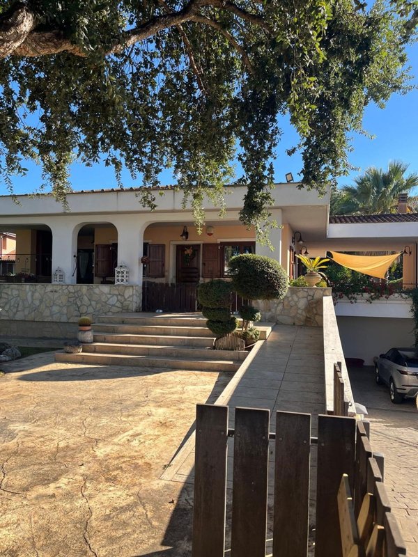 casa indipendente in vendita a Roma