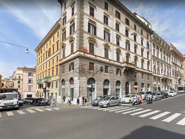 locale commerciale in vendita a Roma in zona Castro Pretorio