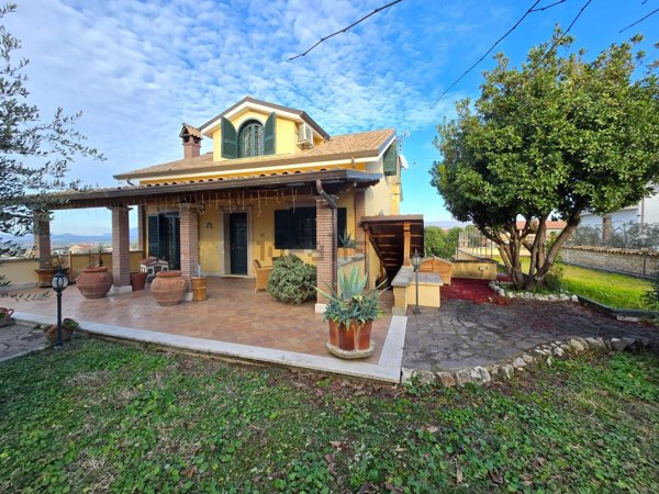 casa indipendente in vendita a Roma in zona Borghesiana