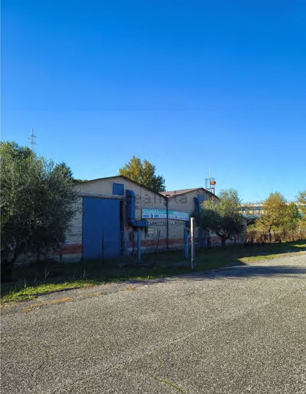 capannone in vendita a Roma in zona Lunghezza