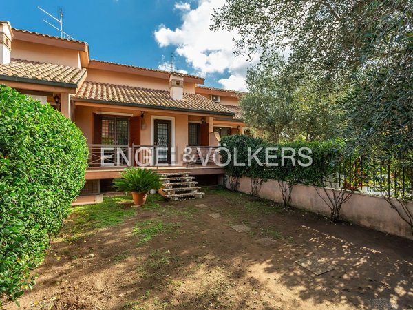 appartamento in vendita a Roma in zona Castel di Leva