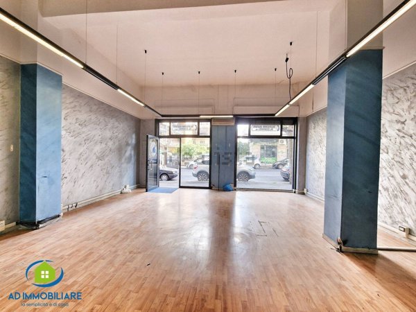 locale commerciale in vendita a Roma in zona Prenestino-Centocelle