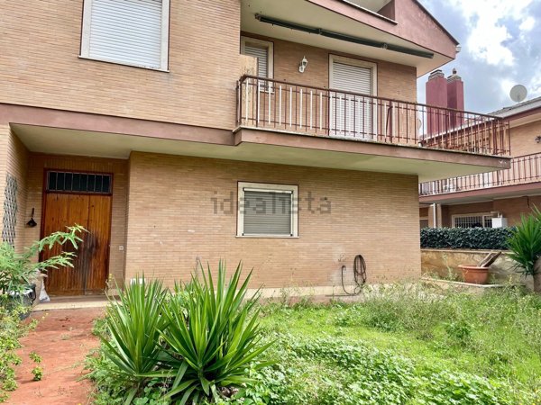 casa indipendente in vendita a Roma in zona Casal Morena