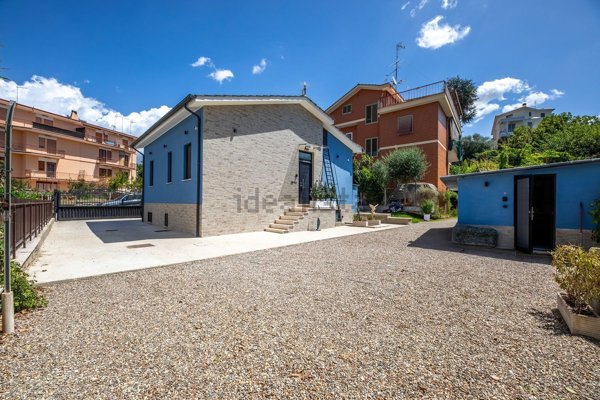 casa indipendente in vendita a Roma