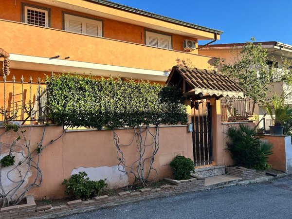 casa indipendente in vendita a Roma in zona Trigoria