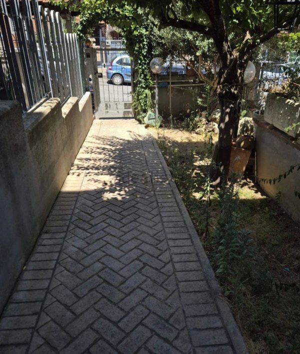 casa indipendente in vendita a Roma in zona Lunghezza