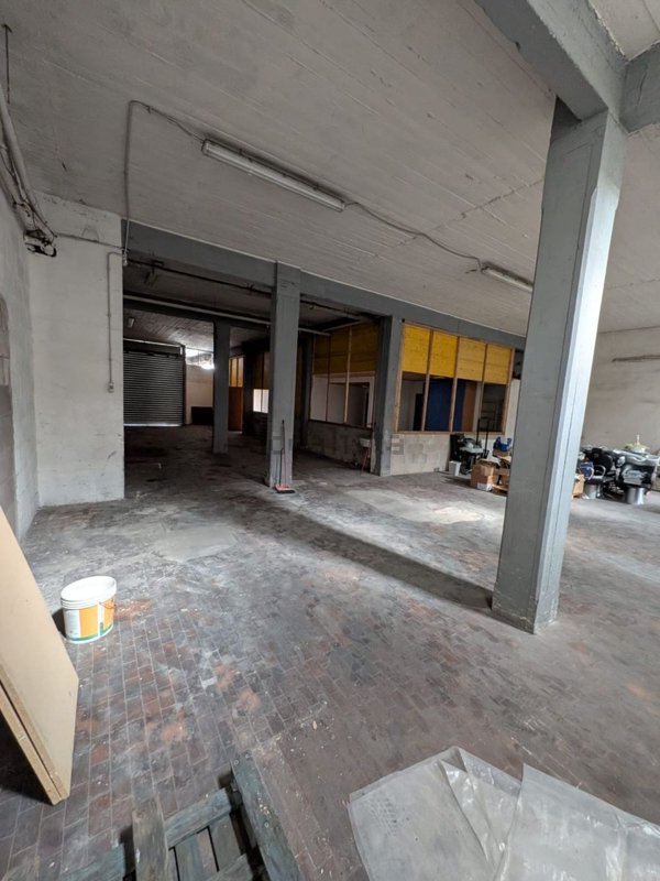 locale commerciale in vendita a Roma in zona Casalotti