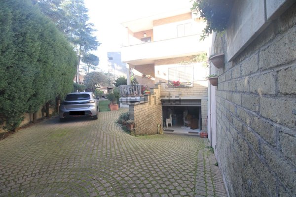 casa indipendente in vendita a Roma in zona Torre Gaia