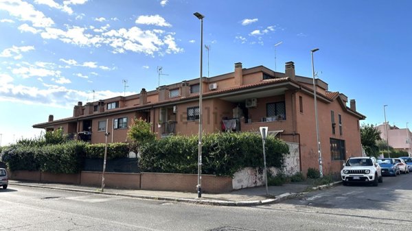casa indipendente in vendita a Roma in zona Acilia