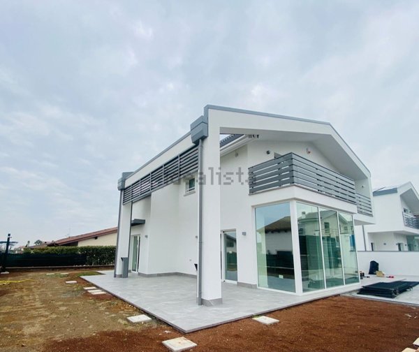 casa indipendente in vendita a Roma in zona Romanina