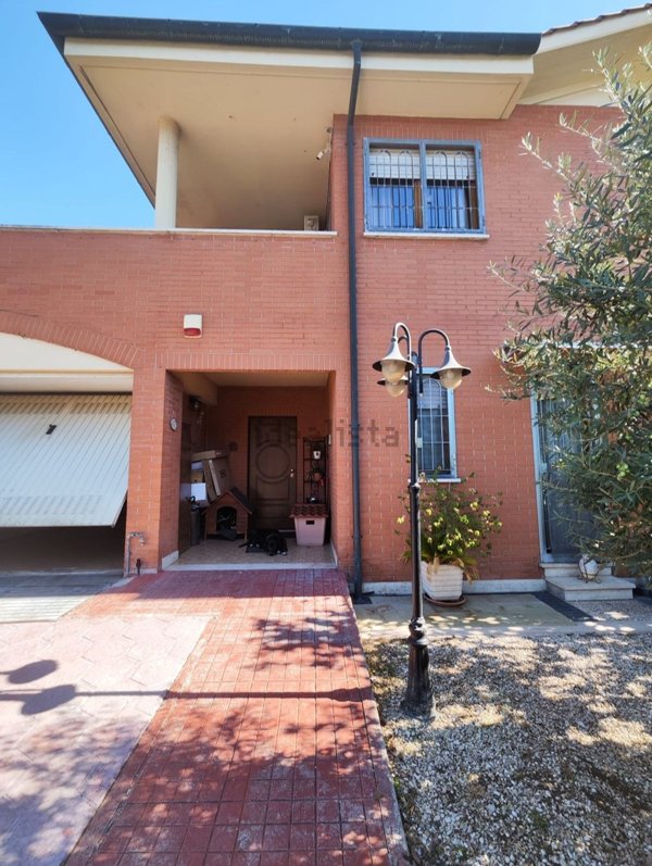 casa indipendente in vendita a Roma in zona Torre Angela