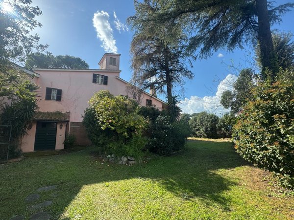 casa indipendente in vendita a Roma in zona Casal Monastero