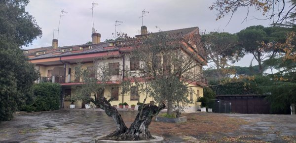 casa indipendente in vendita a Roma