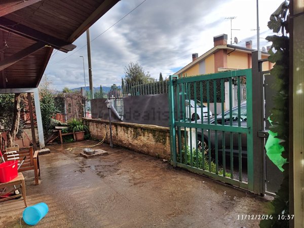 appartamento in vendita a Roma in zona Giardini di Corcolle