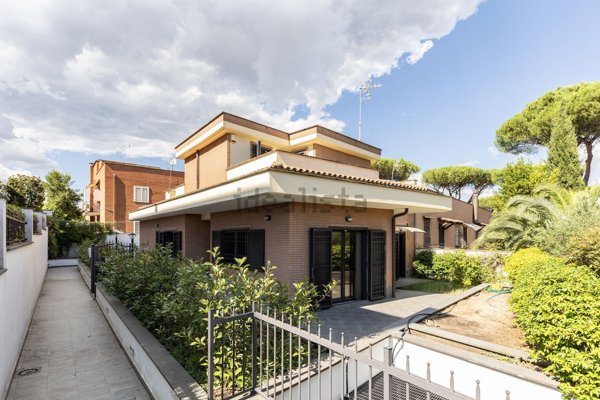 casa indipendente in vendita a Roma in zona Labaro