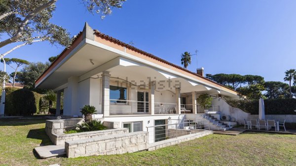 casa indipendente in vendita a Roma