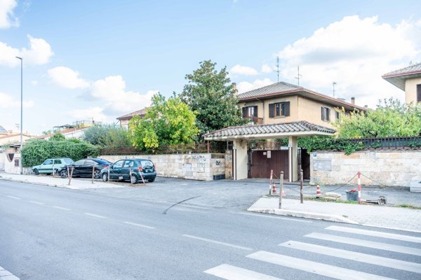 casa indipendente in vendita a Roma in zona Casal Morena