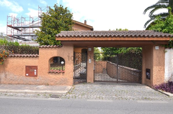 casa indipendente in vendita a Roma in zona Axa