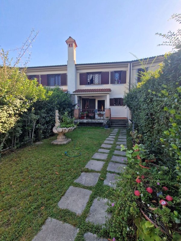 casa indipendente in vendita a Roma in zona Cinquina