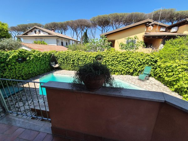 casa indipendente in vendita a Roma in zona Infernetto