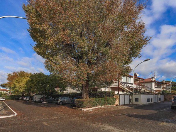 casa indipendente in vendita a Roma in zona Casal Palocco