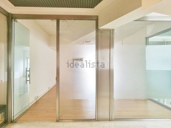 ufficio in vendita a Roma in zona Casal Palocco
