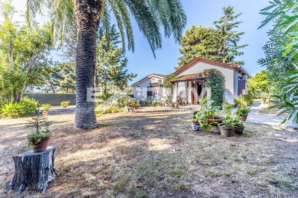 casa indipendente in vendita a Roma in zona Infernetto