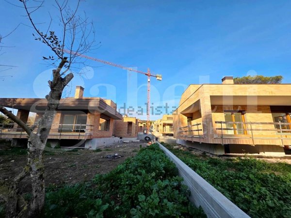 casa indipendente in vendita a Roma in zona Corviale