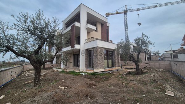 casa indipendente in vendita a Roma in zona Torre Gaia