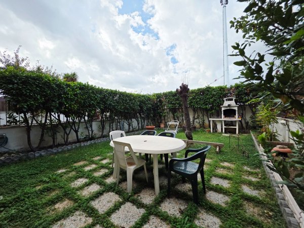 casa indipendente in vendita a Roma in zona Finocchio