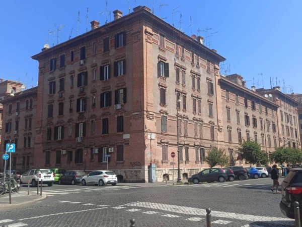 negozio in vendita a Roma in zona Testaccio