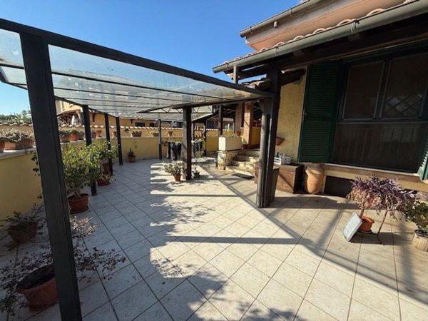 casa indipendente in vendita a Roma in zona Ostia Antica