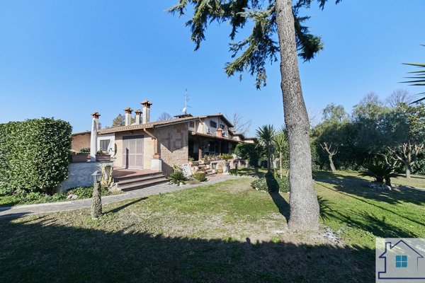 casa indipendente in vendita a Roma in zona Castel di Leva