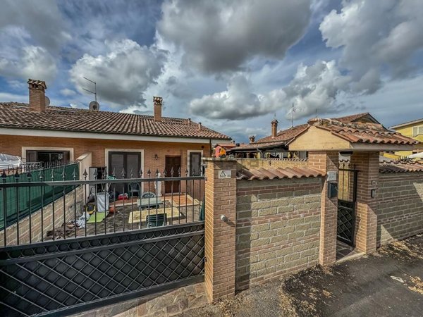 pentavano in vendita a Roma in zona Dragona/Bagnoletto