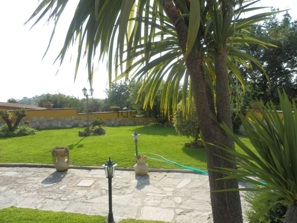 casa indipendente in vendita a Roma in zona Valle Santa