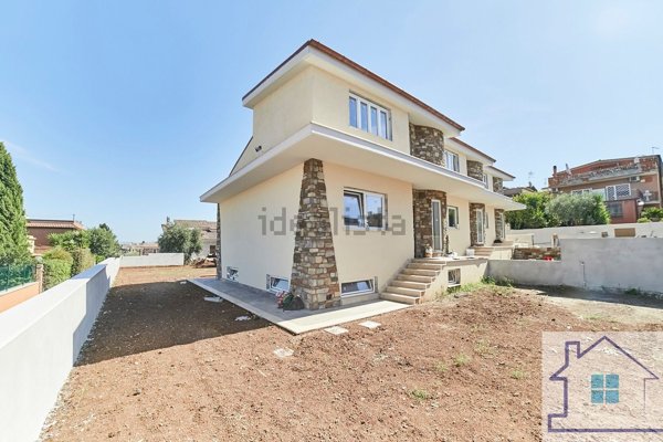 casa indipendente in vendita a Roma in zona Tor Vergata/Torrenova