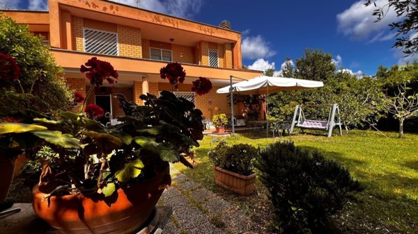 casa indipendente in vendita a Roma in zona Axa