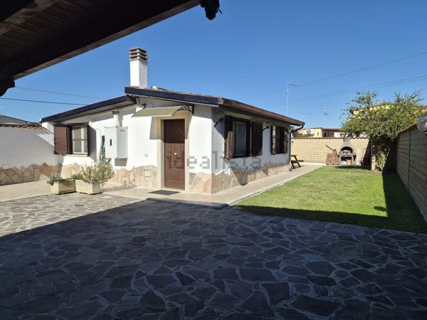 casa indipendente in vendita a Roma in zona Piana del Sole