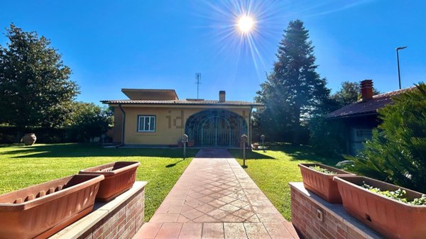 casa indipendente in vendita a Roma in zona Casal Morena