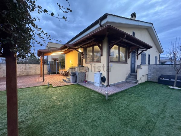 casa indipendente in vendita a Roma in zona Piana del Sole