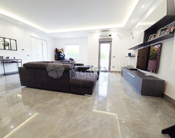 casa indipendente in vendita a Roma in zona Casal Palocco