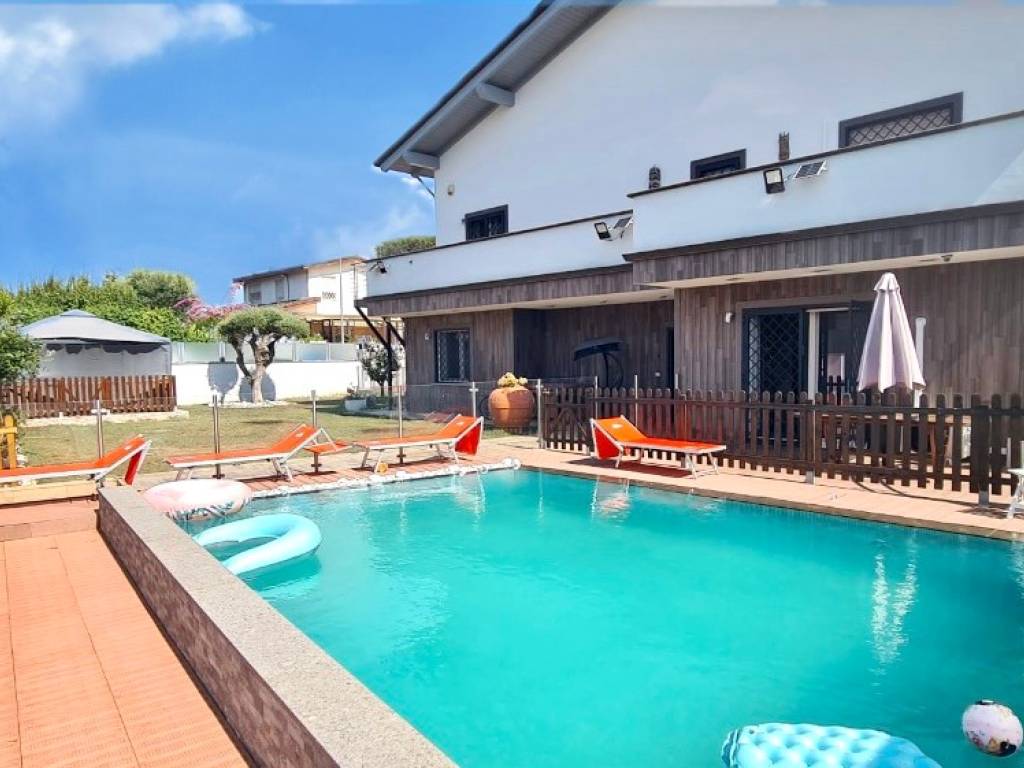 casa indipendente in vendita a Roma in zona Axa